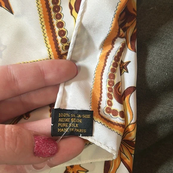 🌞VERSACE 100% Silk Celestial Sun & Astrology-Themed Cream and Gold Scarf - Picture 6 of 7